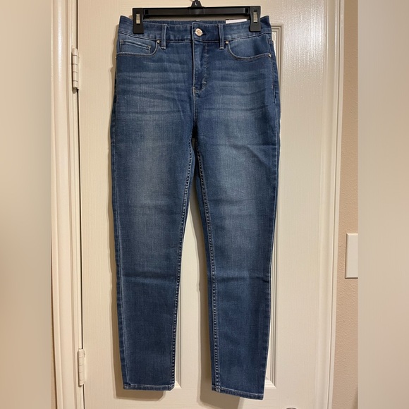 NEW “The Skinny Crop” Classic Blue Jeans - Picture 1 of 3
